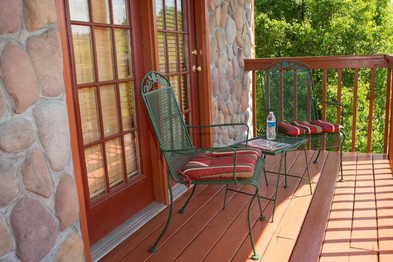 Berry Springs Lodge 세비어빌 객실 사진
